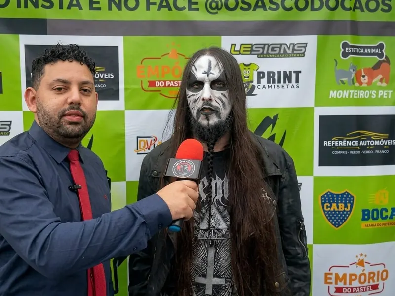 O personagem de pintura de black metal na entrevista