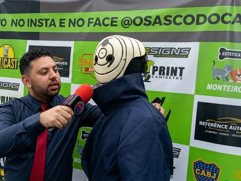 O ninja de máscara laranja no backdrop